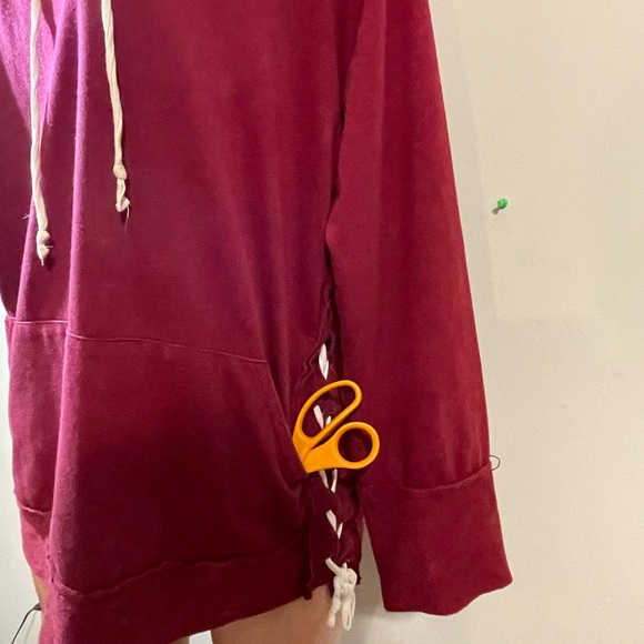 True Craft Women’s large hooded sweatshirt front pockets side rope lace burgundy - Picture 3 of 8